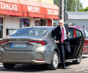Poseł PiS przejechał 10 km po karmę dla kota