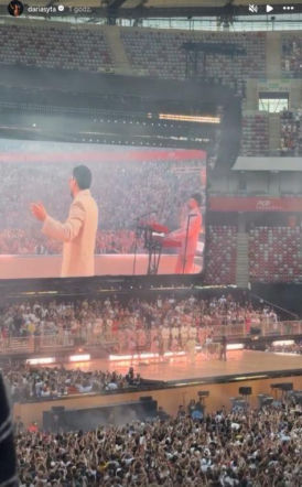 Polskie gwiazdy na koncercie Bad Bunny'ego. Lewandowska w samym staniku, Tarnowska niczym na Coachellę