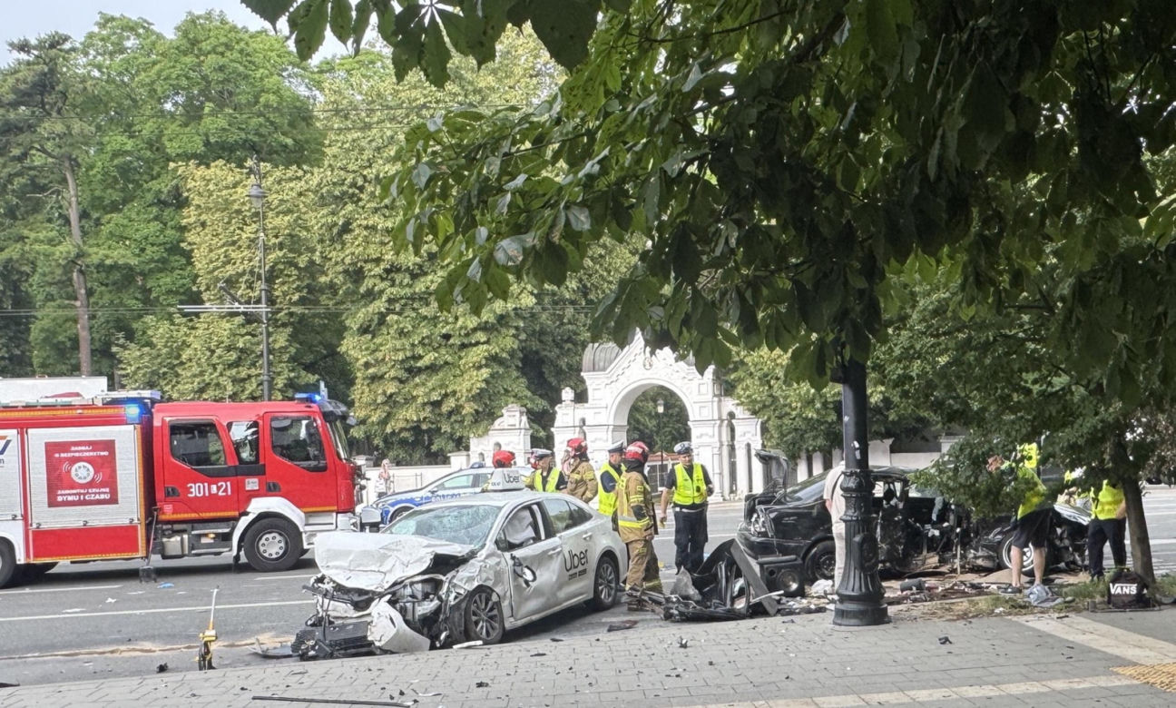 Tragiczny wypadek w Lublinie. Nie żyje pasażerka BMW, siedem osób w szpitalach