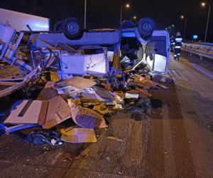 Łódzkie: Koszmar na S8. TIR uderzył w kampera. Zginęła 39-latka, wśród poszkodowanych dwoje dzieci