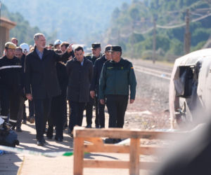 Czwarta katastrofa kolejowa w Hiszpanii! Pociąg uderzył w dźwig