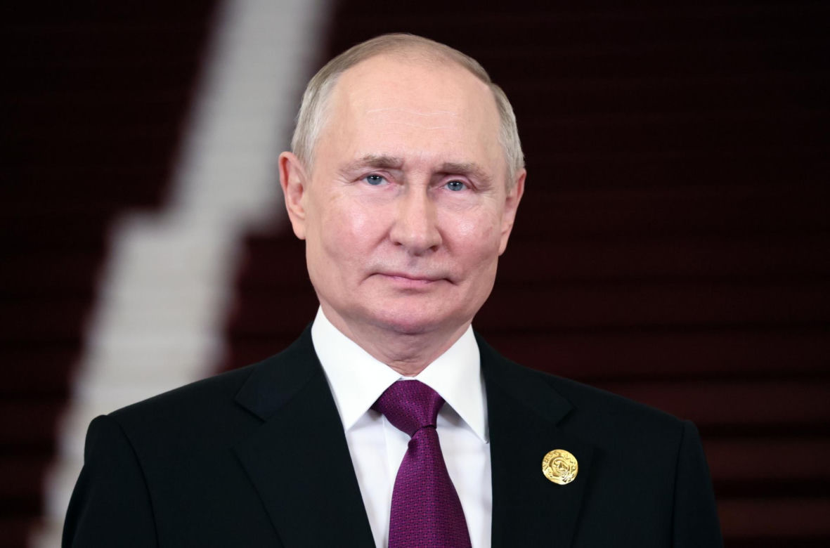 Co się dzieje z twarzą Putina?! "Kości policzkowe się rozchodzą". Szokujący widok