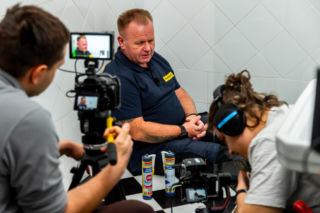 Koniec z pleśnią w łazience! Wiesiek Skiba pokazuje, jak profesjonalnie wymienić silikon i fugi