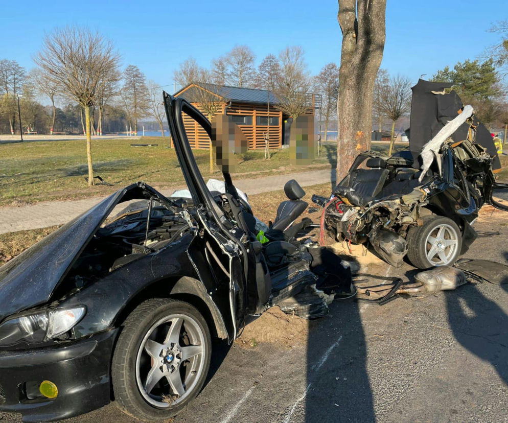 BMW rozpadło się na pół. Zginęli w tragicznym wypadku