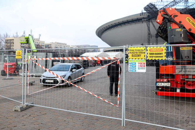 Scena Sylwestra z Dwójką TVP w trakcie budowy