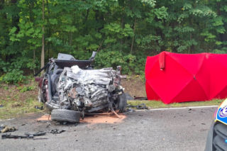 Tragedia na DK 42. Czołowe zderzenie z ciężarówką, nie żyje 23-latek!