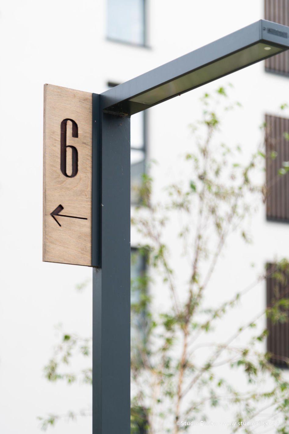 Wayfinding dla apartamentów Naturia w Toruniu 