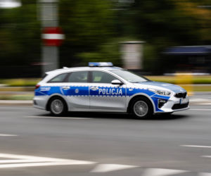Nieznany mężczyzna terroryzował powiat warszawski zachodni. „Próbował wjeżdżać w ludzi”