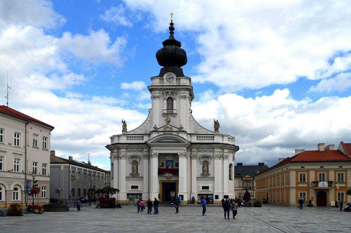 To miasto w Małopolsce jest nazywane polskim Watykanem. Mało kto wie, że jest 600 lat starsze od stolicy kościoła
