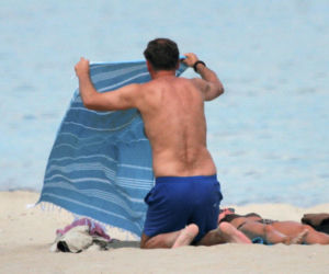 Marta Kaczyńska z mężem na plaży