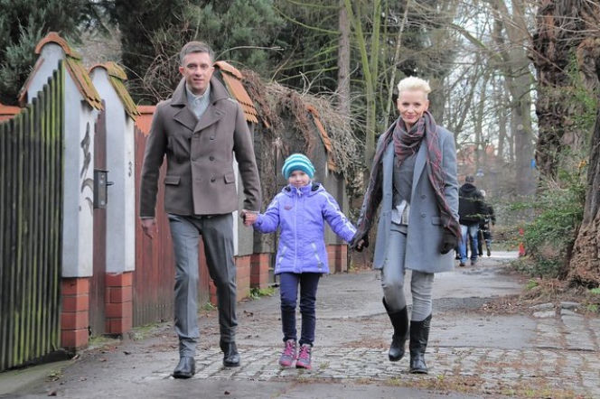 Pierwsza miłość. Artur (Łukasz Płoszajski), Zosia (Dorota Łukasiewicz Kwietniewska), Stasia