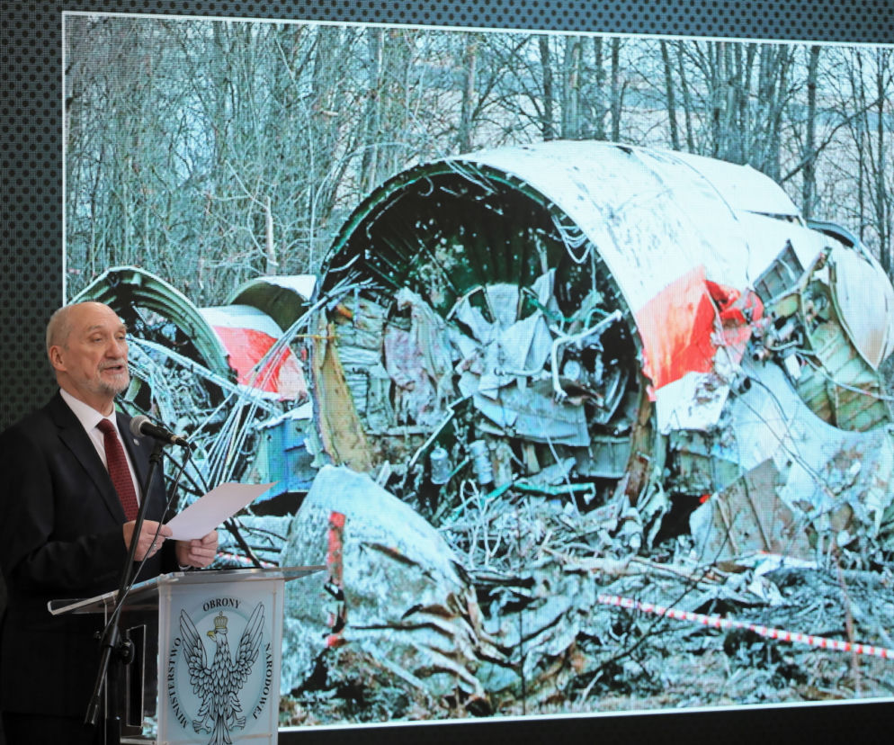 Drastyczne zdjęcia ofiar w raporcie smoleńskim. Macierewicz do dymisji?