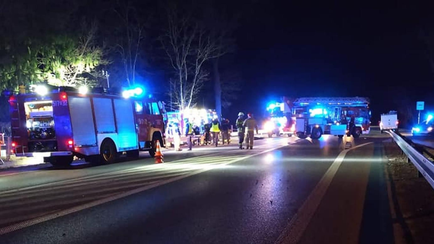 Pożar wybuchł w nocy. Ogień i dym odcięły drogę ucieczki czteroosobowej rodzinie