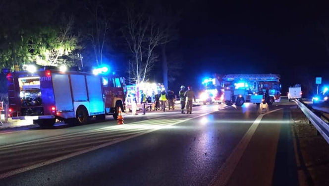 Pożar wybuchł w nocy. Ogień i dym odcięły drogę ucieczki czteroosobowej rodzinie