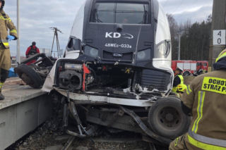 Pociąg zmiażdżył busa. Policja ujawniła tożsamość ofiary wypadku pod Wrocławiem
