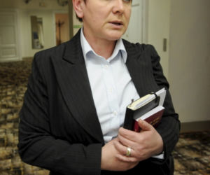 SZYDŁO WYSZŁA Z CIENIA