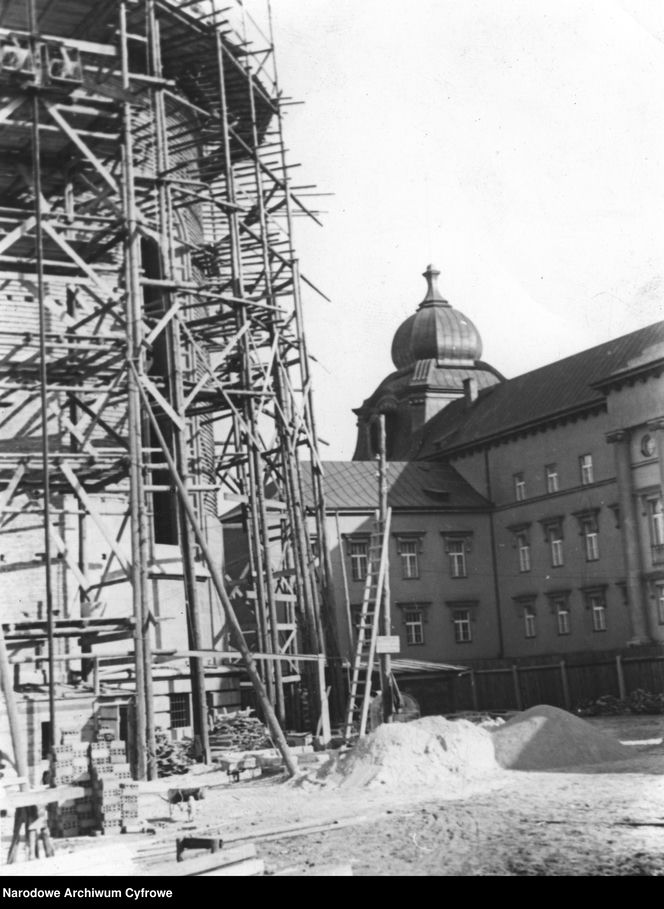 To największa archikatedra w Polsce. Była symbolem buntu wobec władz komunistycznych