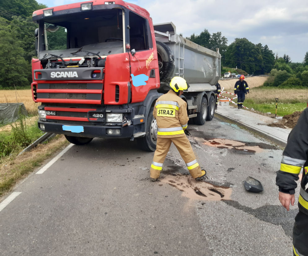 Przewrócona ciężarówka w Rzuchowej