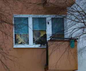 Dwa dni przed tragedią pozowali razem do zdjęcia. Dziś w mieszkaniu przy Bałtyckiej 3 nadal pracują śledczy