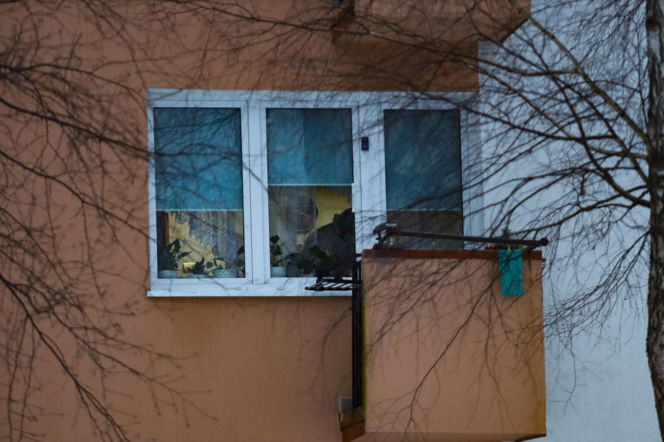Dwa dni przed tragedią pozowali razem do zdjęcia. Dziś w mieszkaniu przy Bałtyckiej 3 nadal pracują śledczy