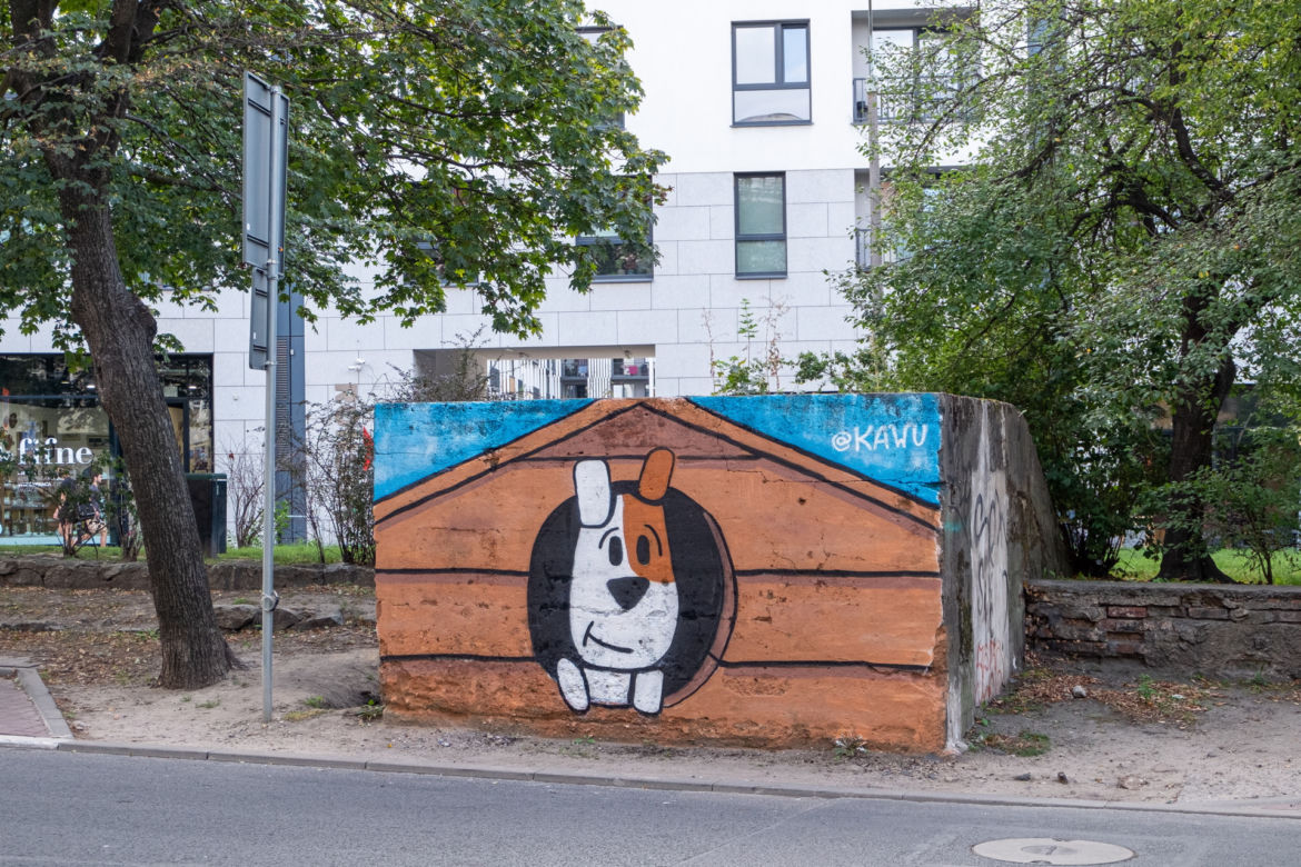Namalował mural na schronie 