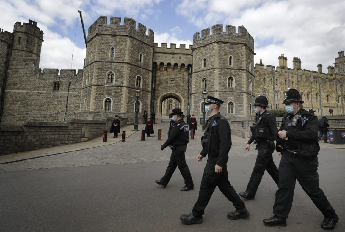 Pogrzeb księcia Filipa. Policja patroluje zamek Windsor