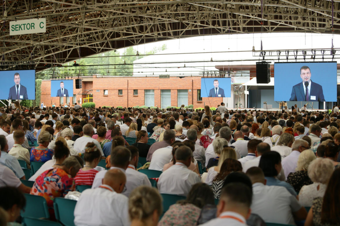 Kongres Świadków Jehowy 2024. W niedzielnych wydarzeniach wzięły udział tłumy