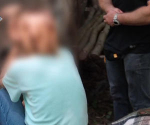 Ciało wywiozła wózkiem dziecięcym do lasu. Przysypała je ziemią i liśćmi