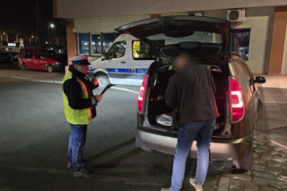 Skontrolowali taksówkarzy i kierowców na aplikację w Lesznie. Kto i jak wozi pasażerów?