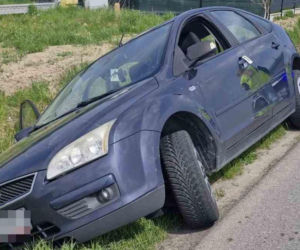Kompletnie pijani rodzice jechali z 2-letnim dzieckiem