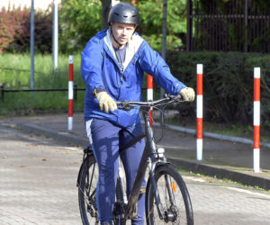 Ostatnie chwile przed wyborami: Trzaskowski na rowerze