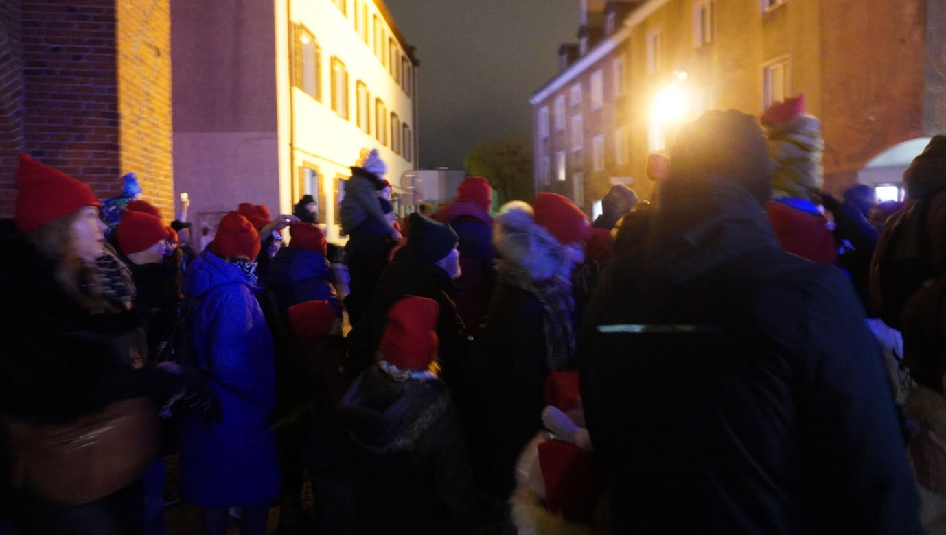Święta w Olsztynie odpalone! Na Starym Mieście rozbłysła piękna choinka [ZDJĘCIA]