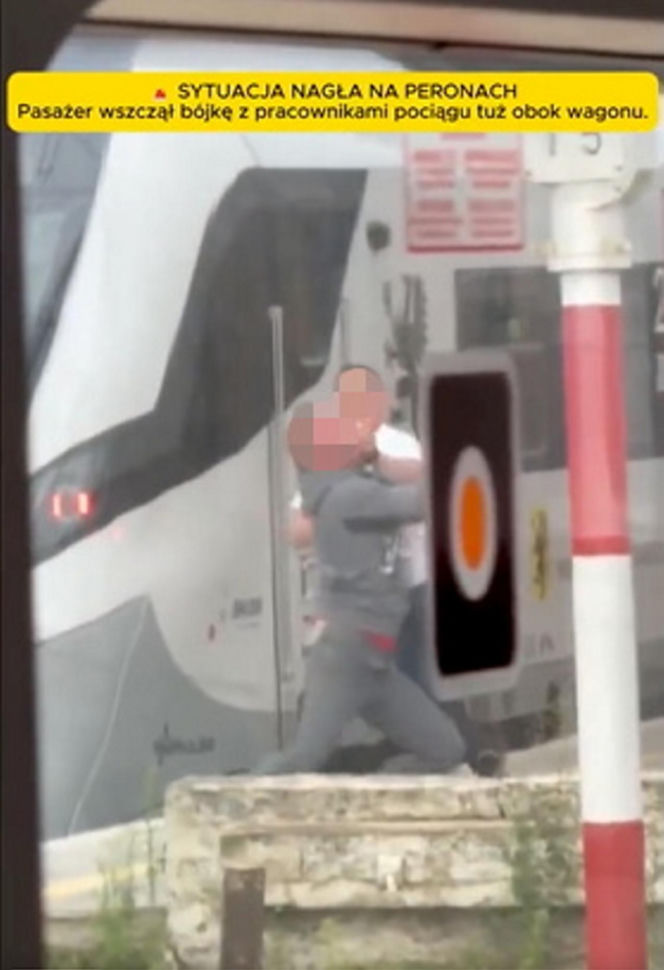 Szokujące sceny na peronie w Wejherowie! Bójka agresywnego pasażera z konduktorem