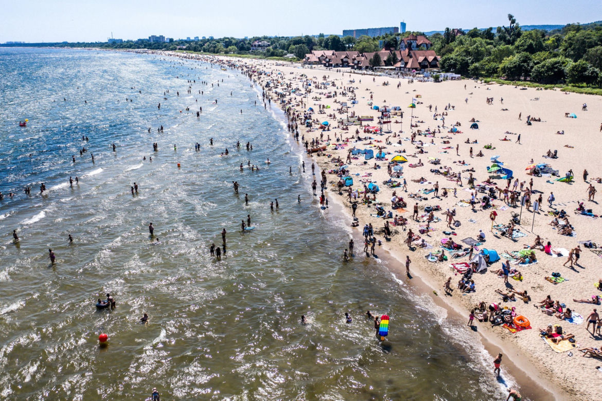 Armagedon nad Bałtykiem. Takich tłumów na plażach dawno nie było!