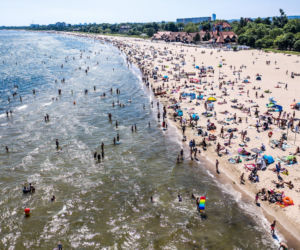 Armagedon nad Bałtykiem. Takich tłumów na plażach dawno nie było!