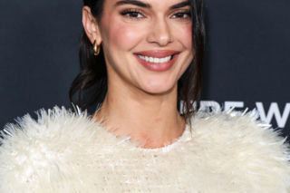 Modowy koszmar lat 90. wraca na ulice. Noszą go już Hailey Bieber i Bella Hadid