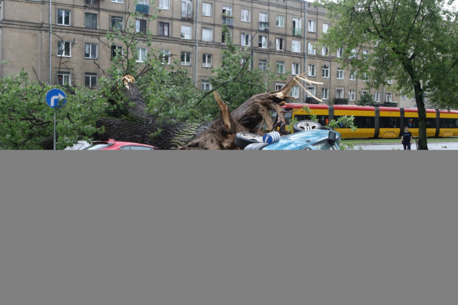 NAWAŁNICA PRZESZŁA PRZEZ WARSZAWĘ.