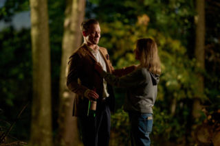 Na Wspólnej, odcinek 4119: Pijany Darek zdradzi Kasię z Wagnerową?! Po weselu Oli i Mariusza przeniosą się do sąsiadki Hofferów - ZDJĘCIA 