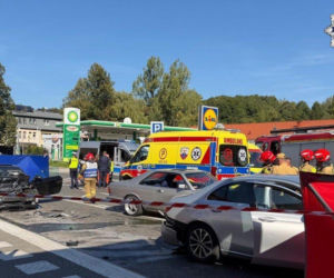 Piesi byli na przejściu. Nagle nadjechało BMW. Zginęła seniorka