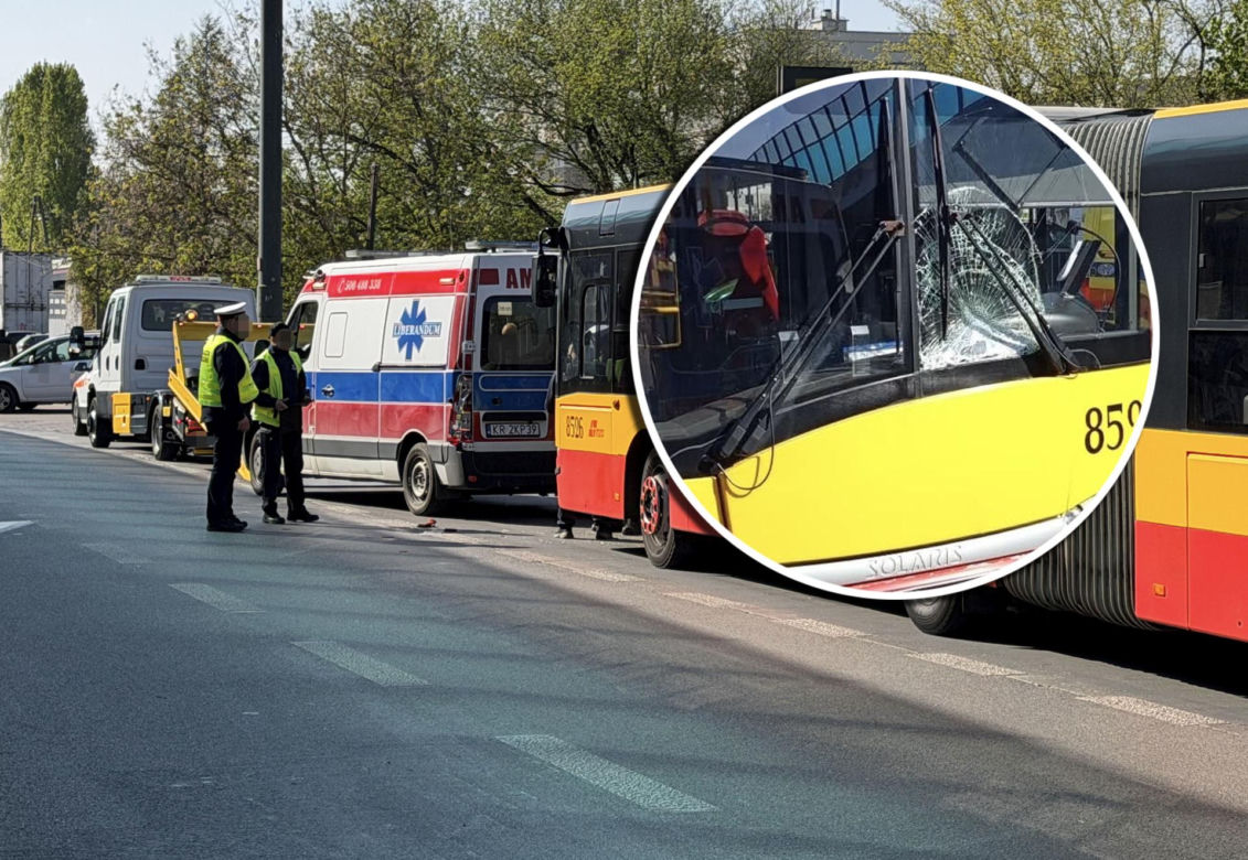 Ładował zepsutą karetkę na lawetę, został przygnieciony