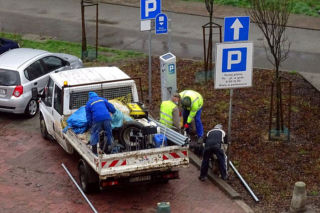 Kartą, blikiem czy nawet telefonem? Trwa montaż nowych parkomatów [AUDIO]