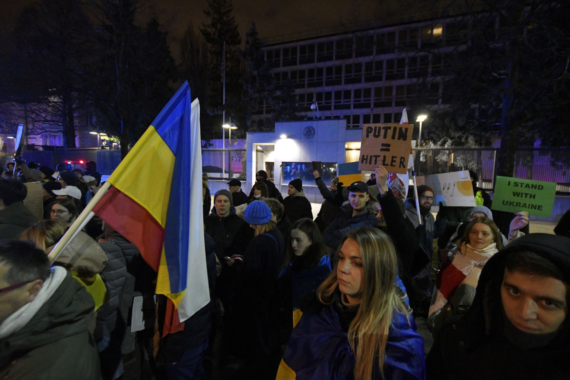 Kolejny protest pod ambasadą Rosji w Warszawie