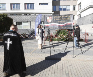 Pikieta przed rozprawą Grzegorza Brauna