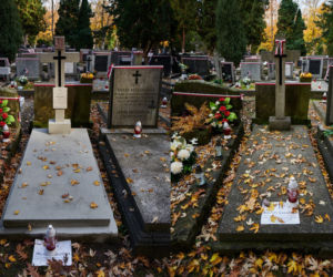 Groby Powstańców Warszawskich uratowane