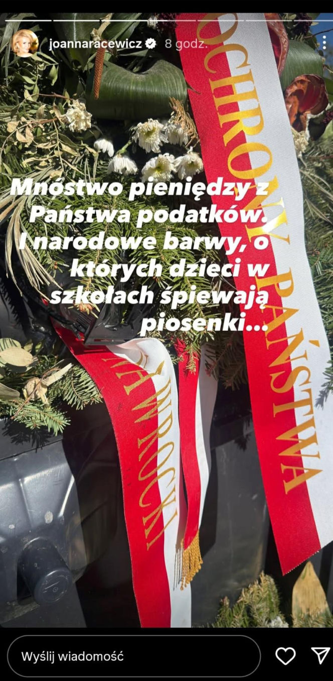 Gorzkie słowa Joanny Racewicz. Pokazała wieńce od Nawrockiego i Tuska na śmietniku