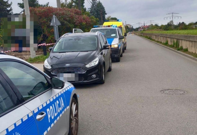 Przewoził 4-latka. Świadkowie próbowali go zatrzymać, kierowca uderzył w bankomat
