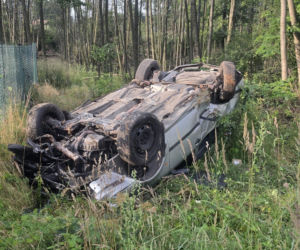 Poranne dachowanie w Wąchocku. Dwie osoby trafiły do szpitala