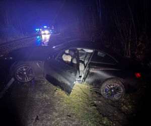 Dwa auta zderzyły się na trasie Starachowice-Lubienia. Wśród rannych nastolatka