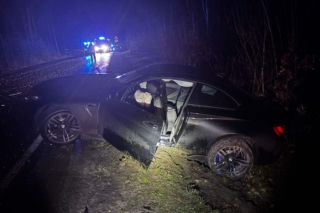 Dwa auta zderzyły się na trasie Starachowice-Lubienia. Wśród rannych nastolatka
