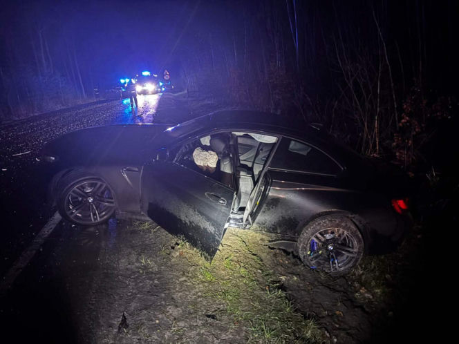 Pilne! Na drodze Starachowice-Lubienia zderzyły się dwa samochody osobowe. Są poszkodowani w tym nastolatka